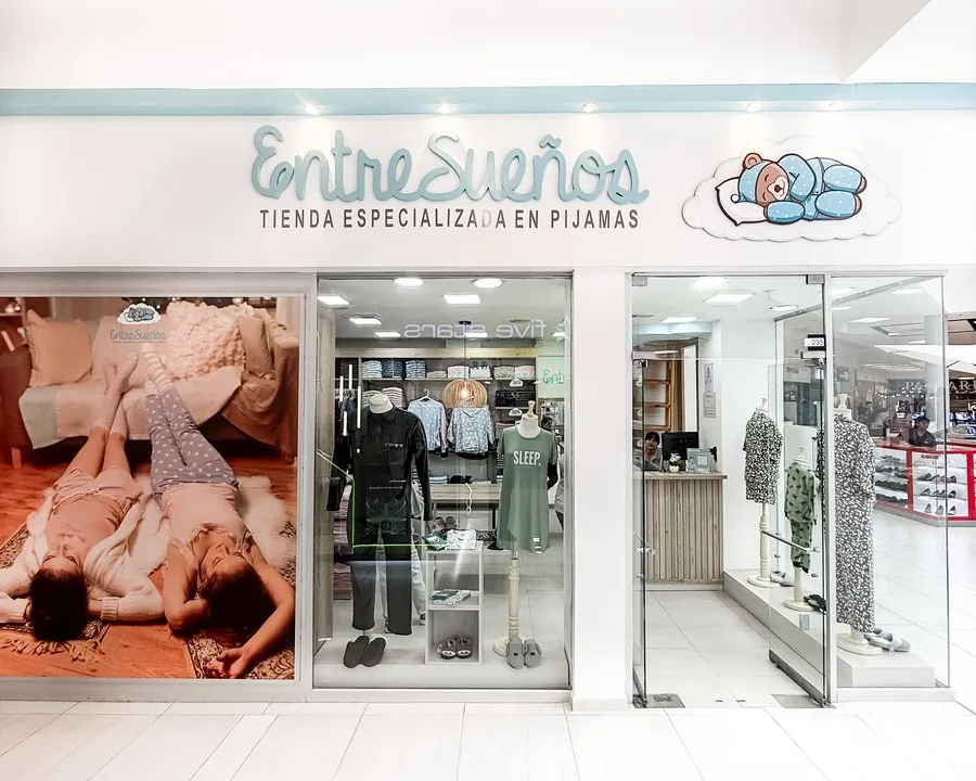 Fachada de Entresueños en el Centro Comercial El Bosque